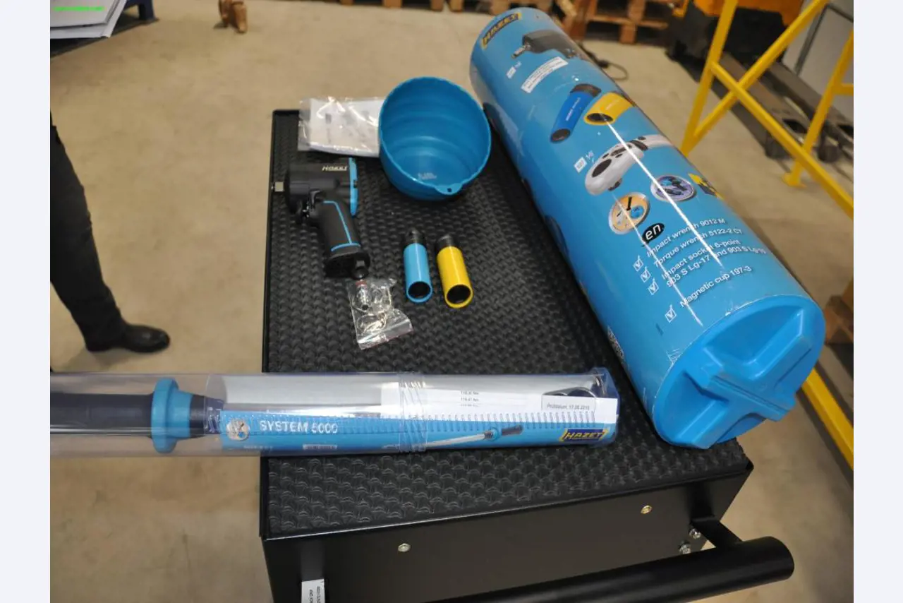 Machines, tools, merchandise / workshop equipment of the automobile sector / <br>tyre service-2